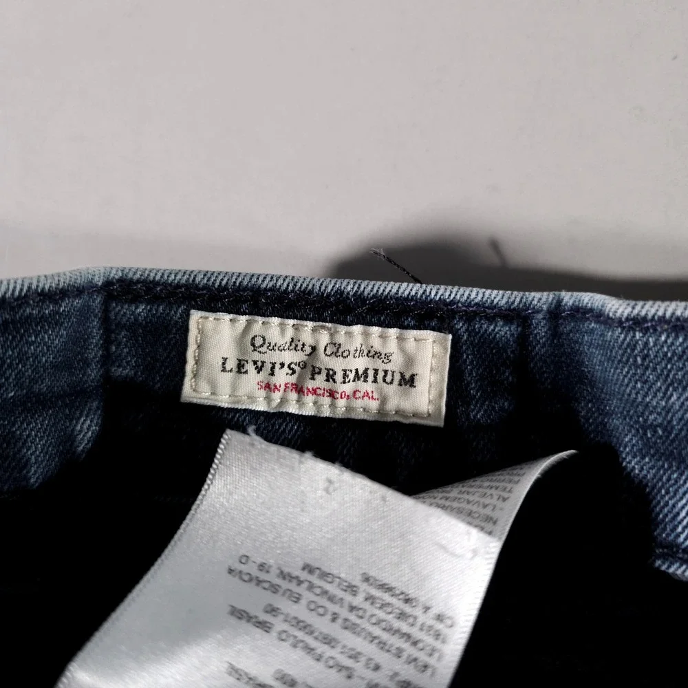 Levi's Premium 541 Athletic Taper Jeans Mens 34x32 Blue Denim Pants
